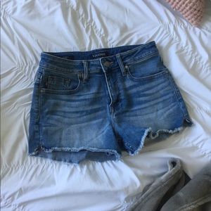 high rise denim shorts 💋🌻💕